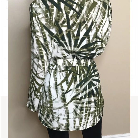 Punt Roma 🌿 Neck Blouse 🍃 - Picture 7 of 7